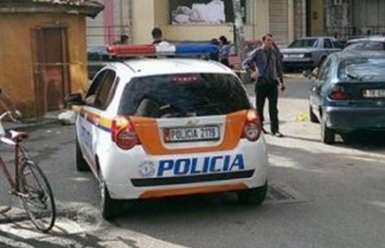 Tiranë, policia ka arrestuar Pal dhe Fatjon Maletaj babë e bir pasi kanë mbajtur peng dhe kanë torturuar 24-vjeçarin Tigër Sula