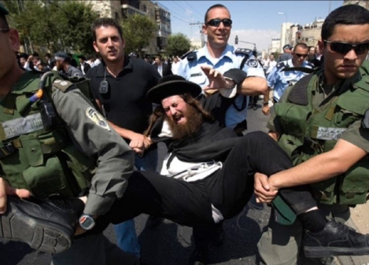 Izrael, arrestohen 35 manifestues oltra-ortodoks