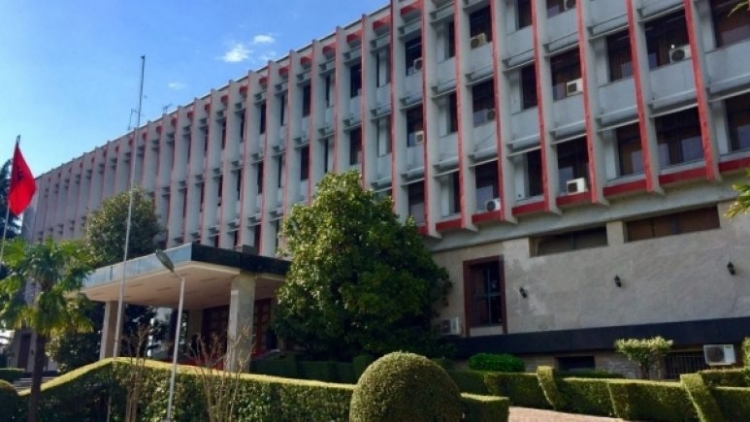 Lëvizje të reja në Ministrinë e Punëve të Jashtme, ministri Cakaj mund të ‘’rrezikojë’’ 28 diplomatë