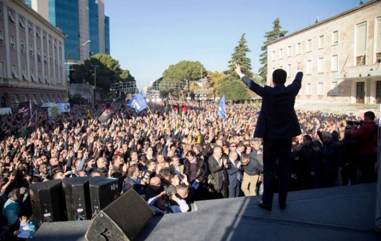 Basha mbledh Kryesinë dhe aleatët për protestat