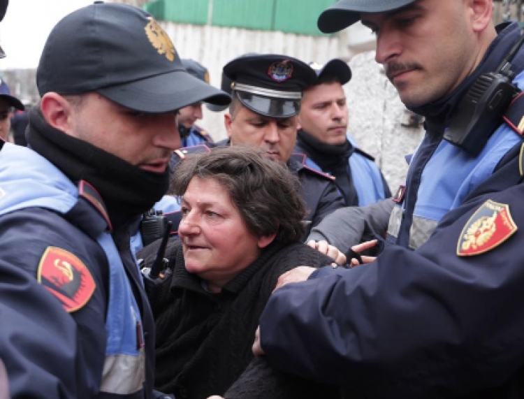 Konflikti për banesën te “Petro Nini”, Veliaj: I ofrojmë familjes mbështetje me banesa sociale
