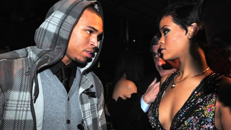 Chris Brown harron Rihannan? Kjo vajzë është e dashura e tij e re [FOTO]