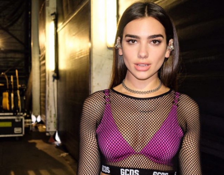 Koha për relaks! Dua Lipa tregon super format trupore dhe i ka dy fjalë për ata që e kanë inat[FOTO]