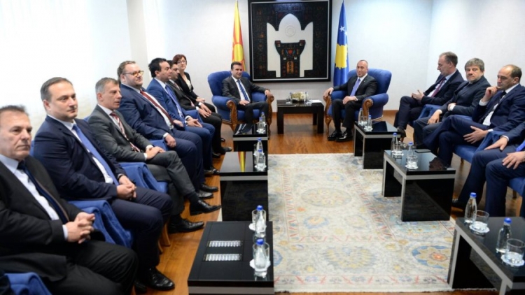 Zaev vizitë historike në Kosovë: Do të ketë hetim ndërkombëtar për rastin “Kumanova” [VIDEO]