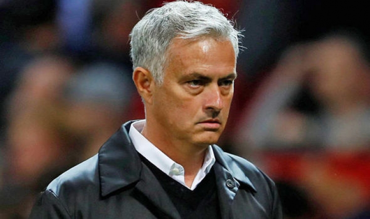 Mourinho nuk ka më vend tek United! Klubi bën gati ofertën “bombastike” për trajnerin e ri