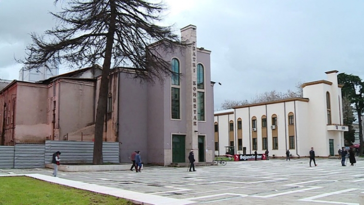 Marrëveshja për Teatrin. Regjisori: Ramë dakord për tre pika