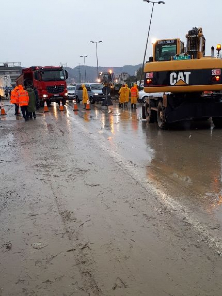 Situata aktuale në autostradën Tiranë-Durrës[VIDEO]