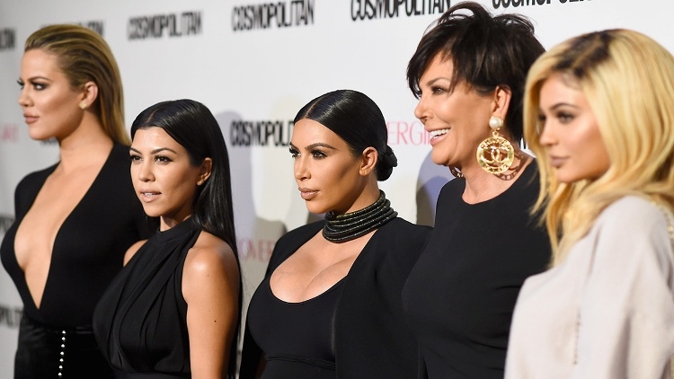 Si festojnë motrat Kardashian-Jenner kur ka Kylie ditëlindjen? Ky veprim e frikëson tej mase Kourtney-n...[FOTO]