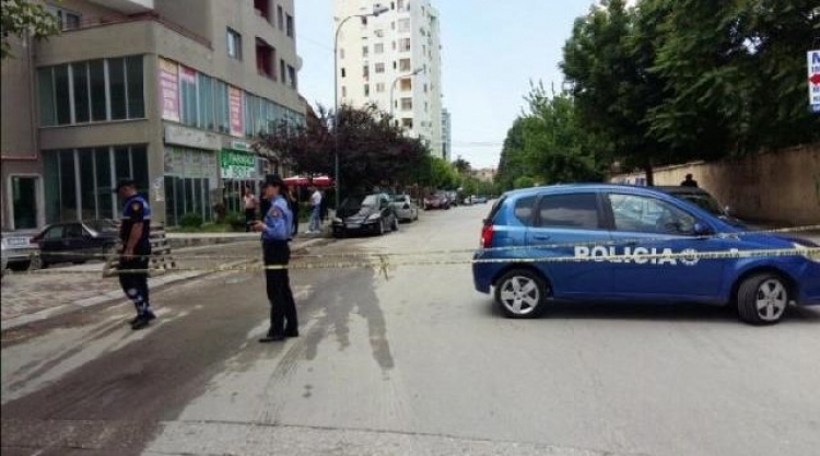 Tiranë: Pako e dyshimtë me eksploziv në dyqan
