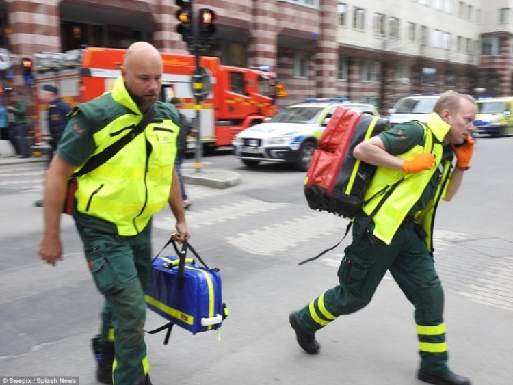 Sulmet në Suedi Tmerr në rrugët e Stockholmit, pamjet  [FOTOVIDEO]