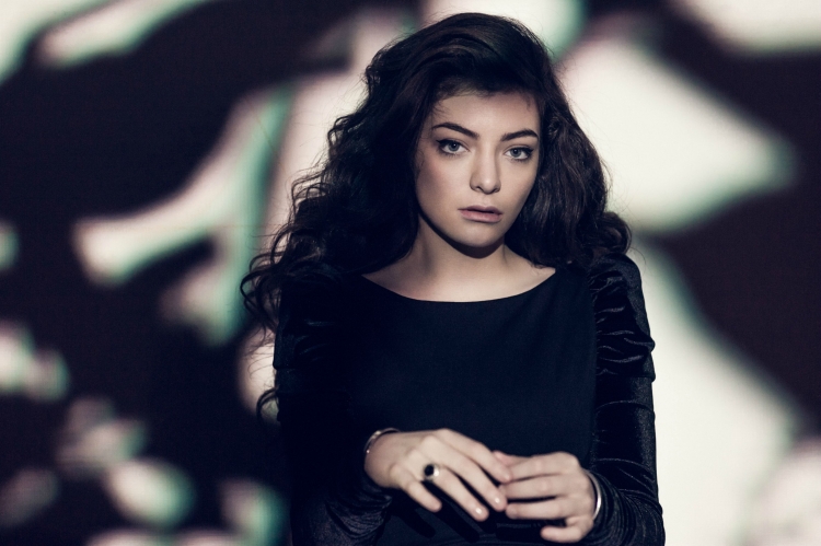 Çfarë po “gatuan” Lorde?! [FOTO]