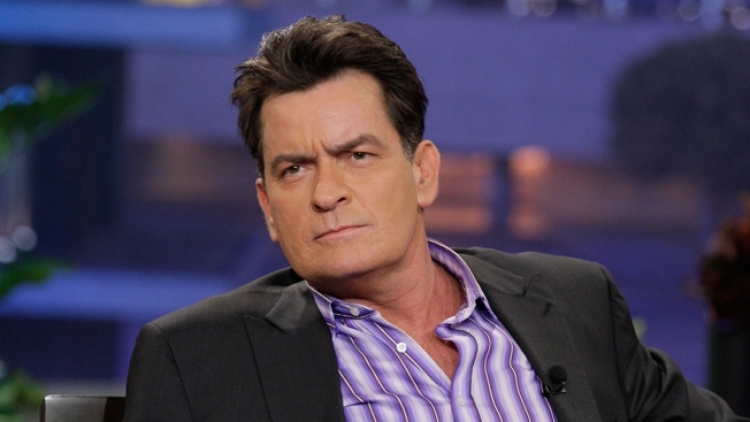 Ja sekreti i madh që aktori Charlie Sheen e ka mbajtur të fshehur [VIDEO]