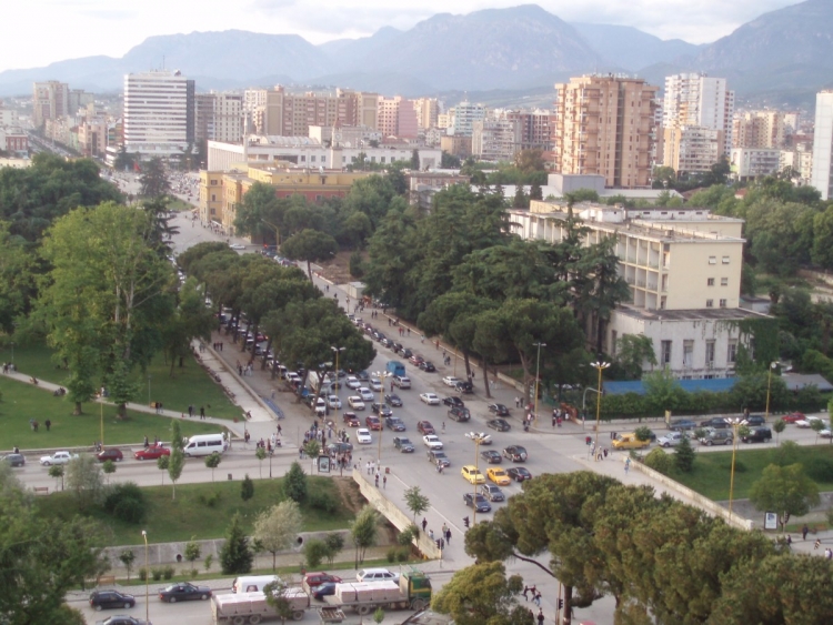 Pabarazia në Shqipëri: Shkak rritja e varfërisë