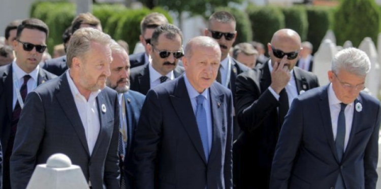 “Të fortët” e Erdogan, truprojat e tij përplasen me policinë në Sarajevë