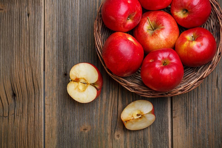 Këto janë  8 sëmundjet që shëron lëkura e mollës