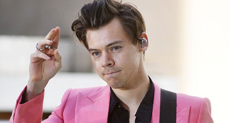 Tragjedi në familjen e Harry Styles, këngëtari humb njeriun e afërt! [FOTO]