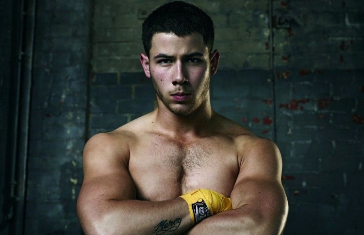 Don Zhuani Nick Jonas kapet mat me të dashurën