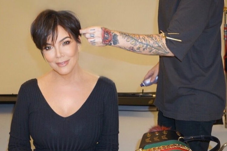 Bionde platin, Kris Jenner kopjon Kim.K dhe shpërthejnë memet [FOTO]