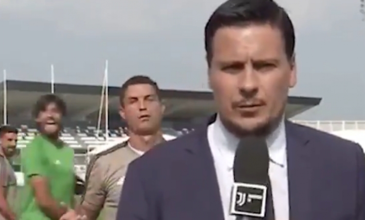 Ronaldo tallet keq me gazetarin gjatë transmetimit direkt [VIDEO]