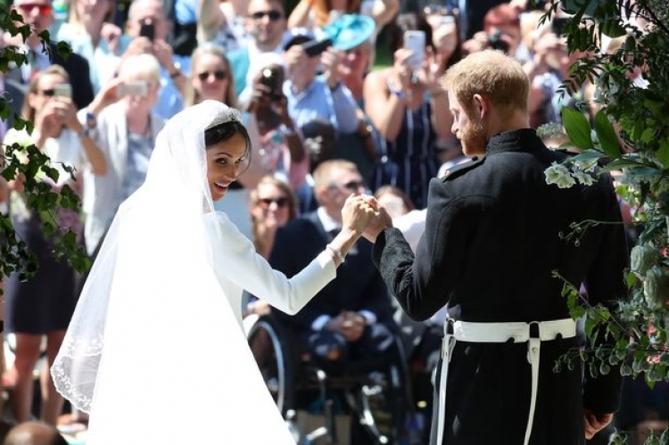 Zbulohet çfarë i tha Meghan Markle grimierit të saj pak minuta para se të dilte në altar [FOTO]