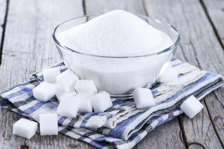 Studim: Sheqeri i bardhë nuk është aq i dëmshëm sa mendohet