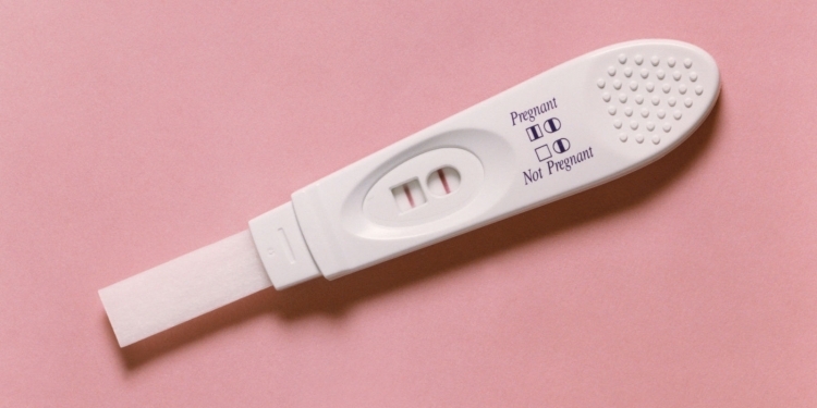 A mund të ngelesh shtatzënë gjatë ciklit menstrual?