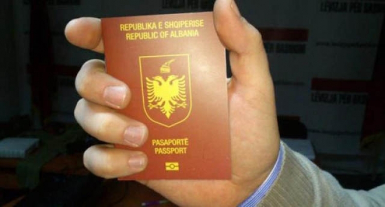 Vetëm në korrik një numër i madh shqiptarësh kanë lënë shtetësinë