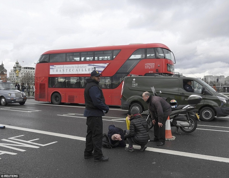 Sulmi terrorist në Parlamentin Britanik, ngjarja e filmuar drejtpërdrejt [VIDEO]