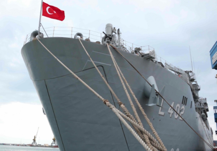 138 metra e gjatë/Anija ushtarake turke zbarkon në Durrës [FOTO]