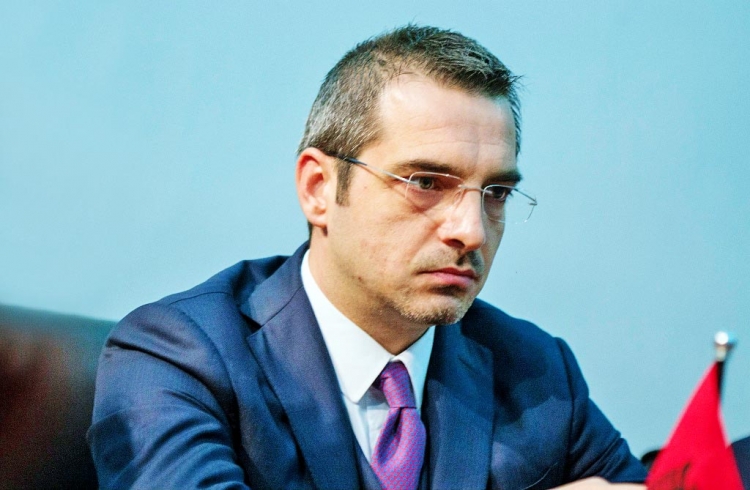 Oficerja nga Vlora pranon të bashkëpunojë, dëshmia e saj ‘rrezikon’ ish ministrin Tahiri