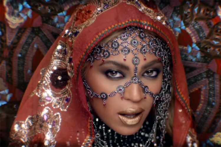 Kritikohet Beyonce: Nuk të takon të veshësh kostum indian