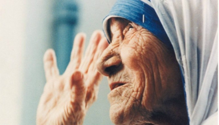Ambasada Amerikane ka përkujtuar Nënë Terezën në një mënyrë të veçantë[FOTO]