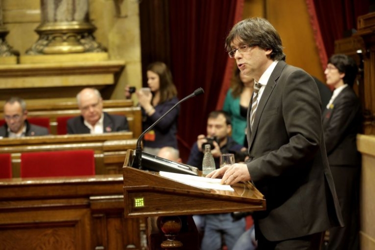 Katalonia nuk e shpall pavarësinë, kërkohet dialog me Spanjën