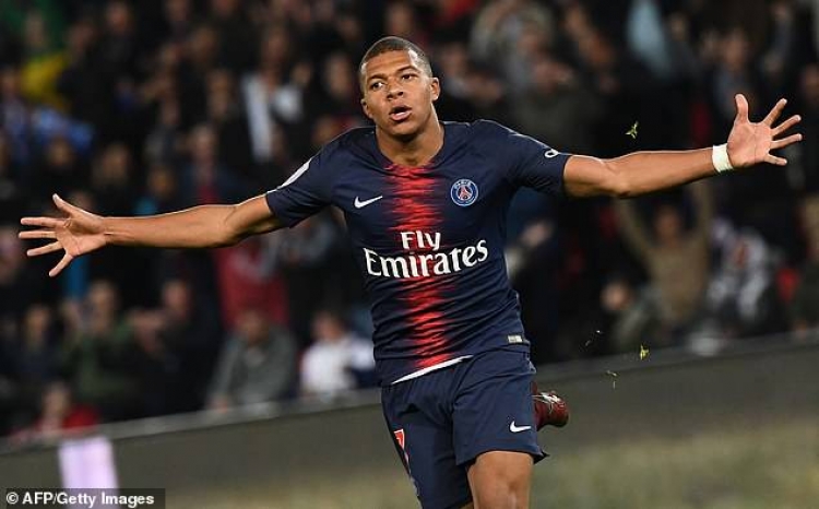 Mbappe “çmend” Parisin me 4 gola, PSG bën histori