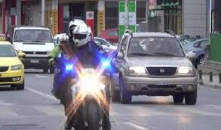 Grabisnin motora në Vlorë, arrestohen K. Belaj, 20 vjeç dhe E. M., 17 vjeç