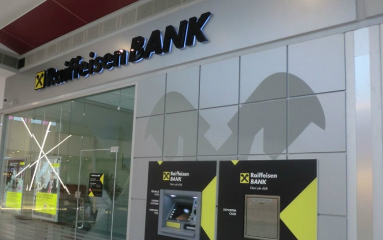 Policia shoqëron 26 të dyshuar për grabitjen e parave të Raiffeisen Bank. Kryeprokurori Llalla nis hetimet…