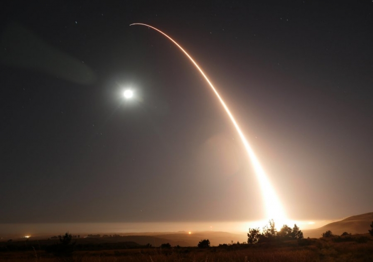 Alarmohet Koreja e Veriut: SHBA-ja lëshon një raketë të fuqishme nga Kalifornia
