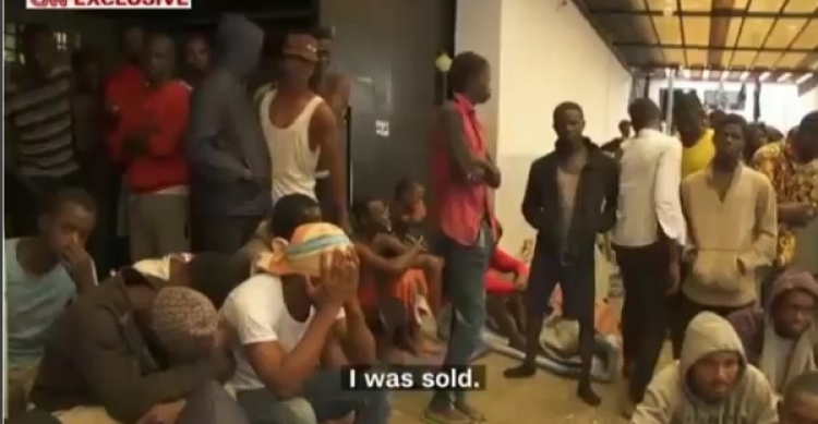 Skllavëri moderne/ Qindra afrikanë po shiten si skllevër në Libi [FOTO/VIDEO]