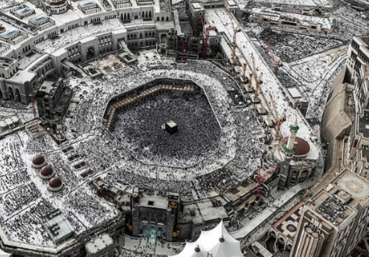 Ditët e fundit të Ramazanit, çfarë ndodh në Mekë [FOTO/VIDEO]