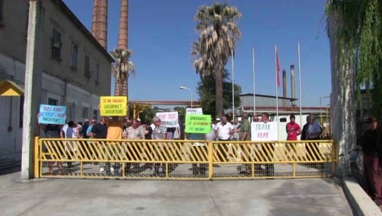 Dalin në protestë naftëtarët e Fierit