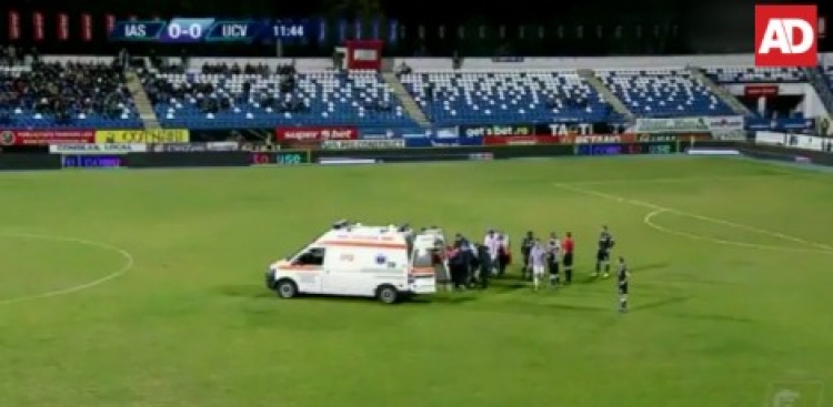 Ai po vdiste në fushë, mesfushori i Kombëtares shqiptare i jep ndihmën e parë dhe i shpëton JETËN[VIDEO]
