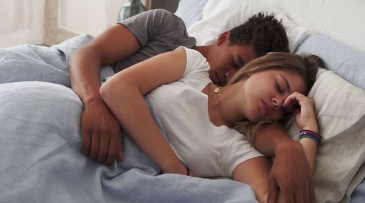7 gjërat që duhet të bëni me partnerin përpara se të flini gjumë