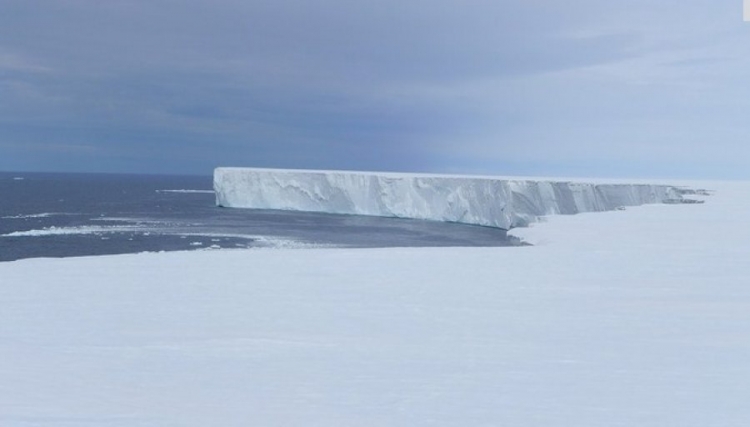 Antarktidë/ Zbulohet një masë akulli me madhësinë e Francës