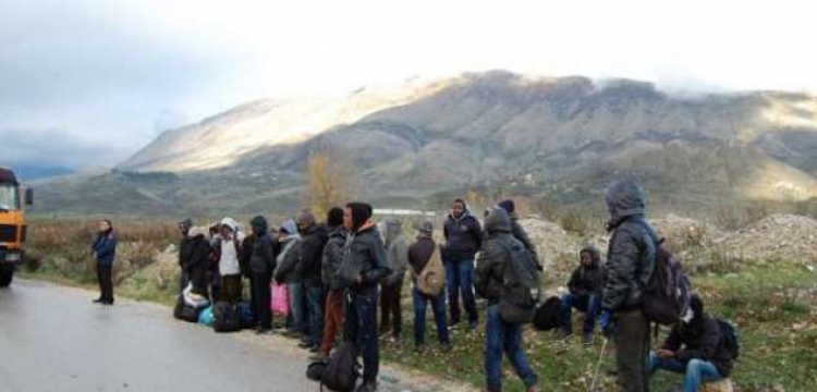 Rikthehet çështja e klandestinëve -  Kapen 6 mijë sirianë, arrestohet shqiptari që i ndihmonte