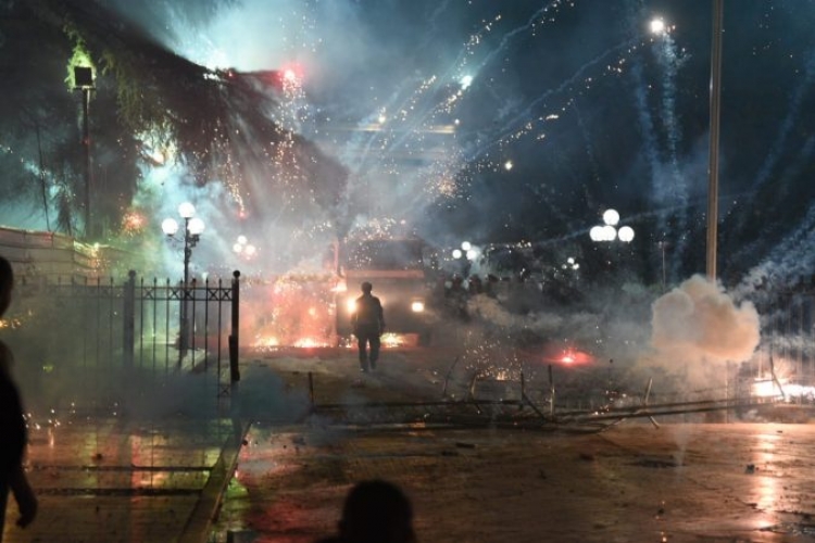 MINUTË PAS MINUTË/ Mbyllet protesta e opozitës, Basha- Ramës: Largohu dhe lëre popullin të vendosë me votë të lirë [FOTO]