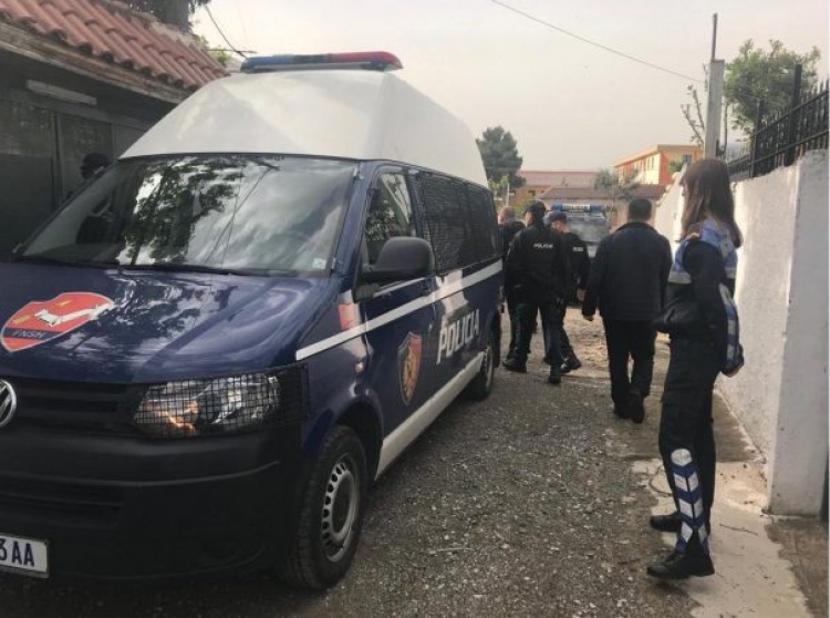 Plagoset me armë zjarri një 27-vjeçar. Ngjarja në Sauk të Tiranës. Policia sqaron se përplasja ndodhi për motive të dobëta