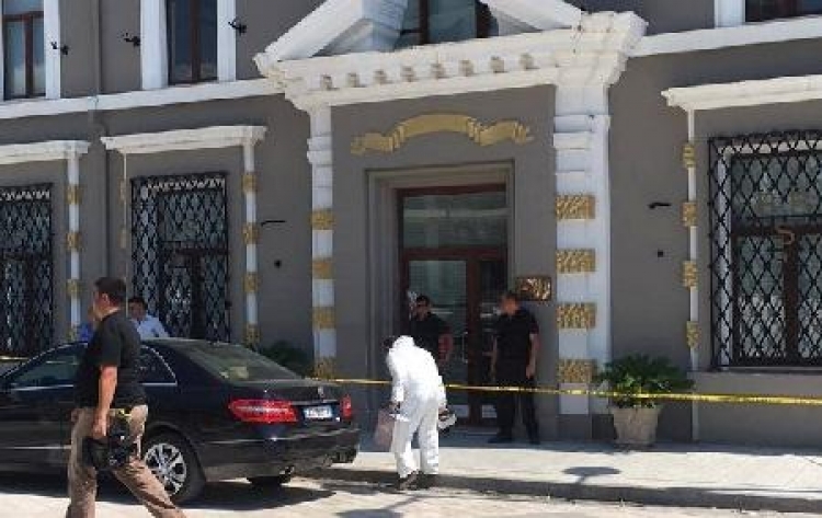 Gjykata lë në burg të dyshuarin për vjedhjen e bankës në Vlorë