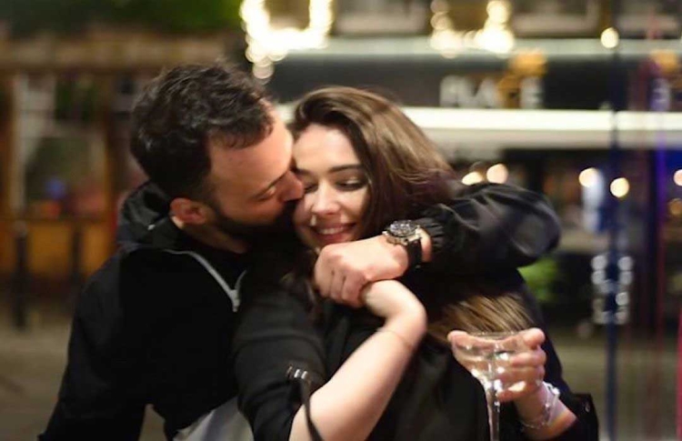 'Më ftoi për darkë', Jonida Vokshi publikon FOTON e parë me partenrin, Besnik Krapin