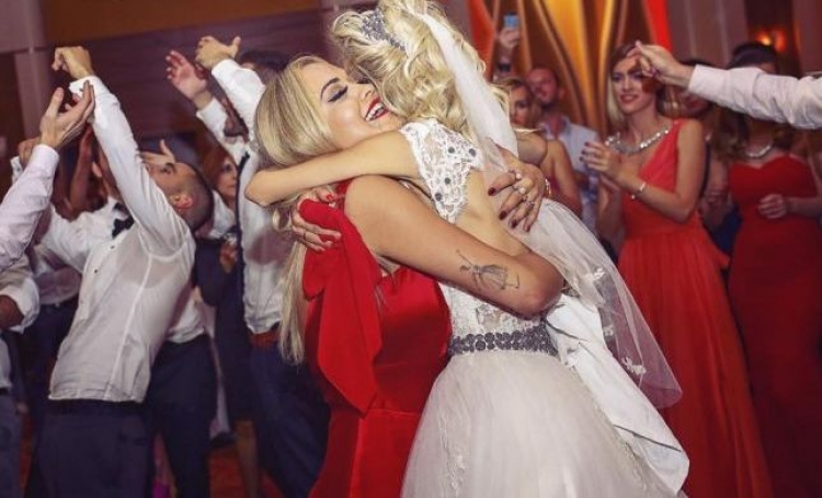 Shikoni sa e bukur është bërë Rita Ora për dasmën në Tiranë [FOTO]