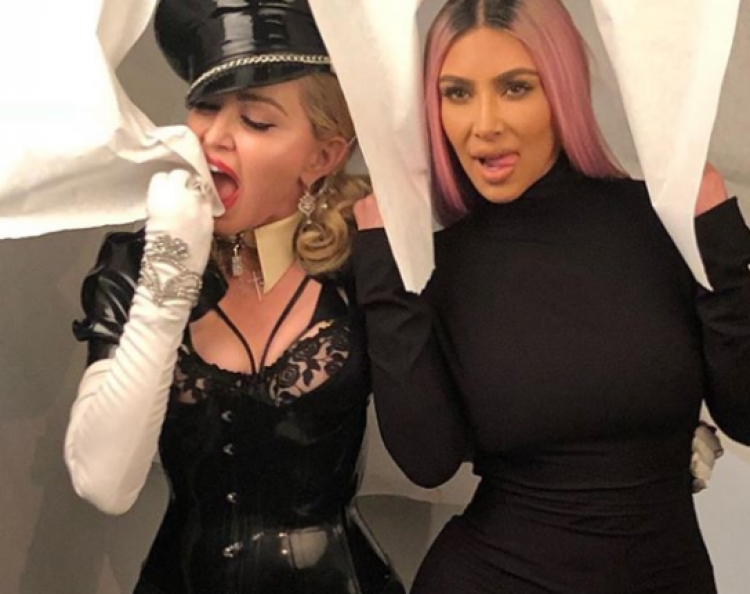 Kur dy diva bëhen bashkë! Kim Kardashian dhe Madonna promovojnë...[FOTO]
